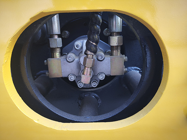 压路机偏心轴易损坏的原因